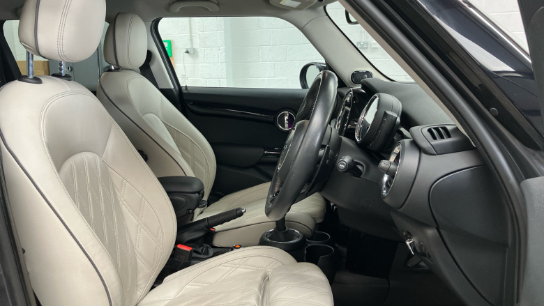 MINI Hatchback 2.0 Cooper S Exclusive II 5dr Auto [Comfort/Nav] Petrol Hatchback